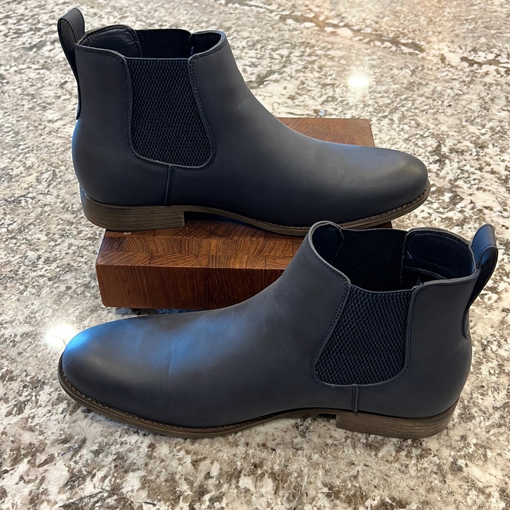 NWOB. Toecap blue Chelsea boot Sz. 12